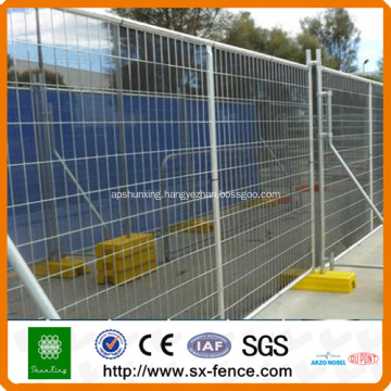 Construction temporary removable wire fence